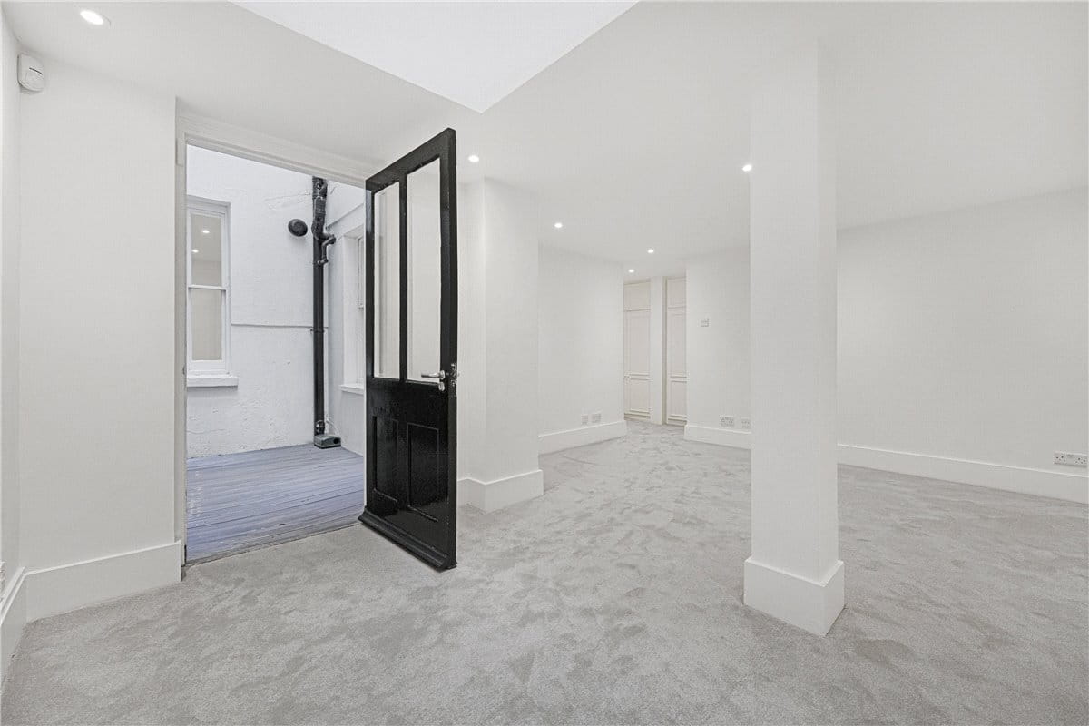 2 bedroom flat, Queens Gate, South Kensington SW7 - Available