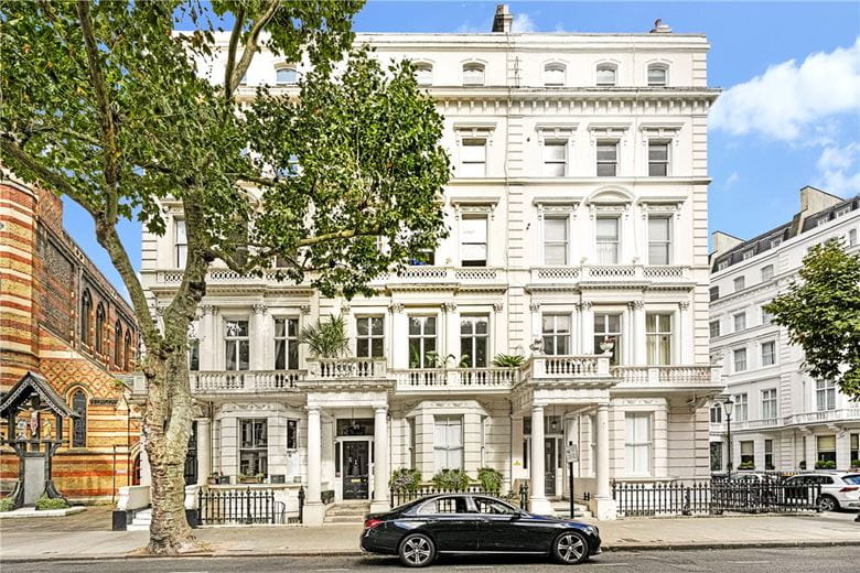 2 bedroom flat, Queens Gate, South Kensington SW7 - Available