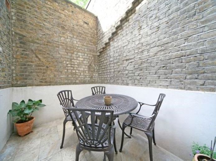 2 bedroom flat, Ashburn Gardens, South Kensington SW7 - Available