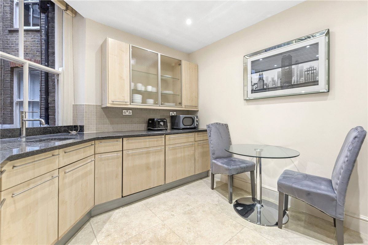 2 bedroom flat, Lincoln House, Basil Street SW3 - Available