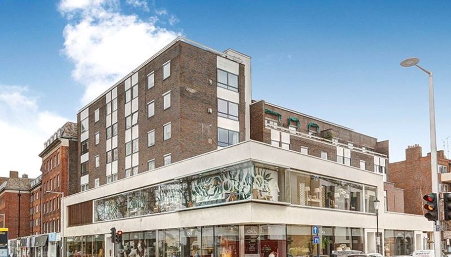 2 bedroom flat, Fulham Road, Chelsea SW3 - Available