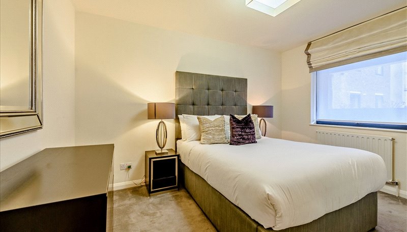 2 bedroom flat, Fulham Road, Chelsea SW3 - Available
