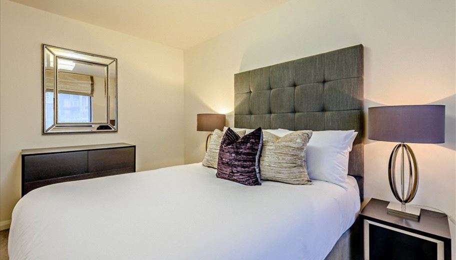 2 bedroom flat, Fulham Road, Chelsea SW3 - Available