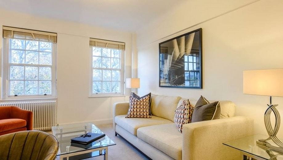 2 bedroom flat, Fulham Road, Chelsea SW3 - Available