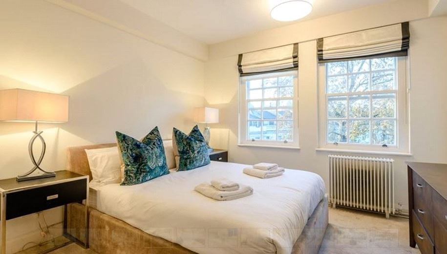 2 bedroom flat, Fulham Road, Chelsea SW3 - Available