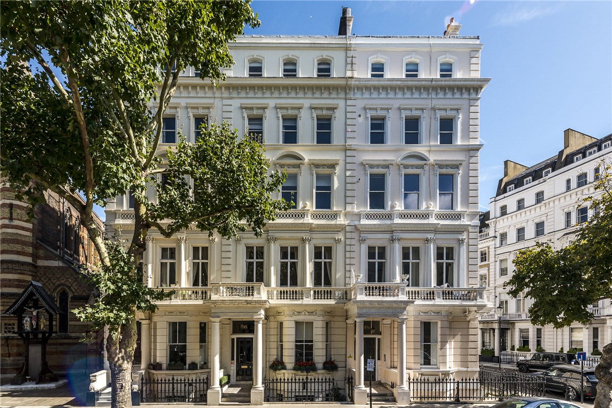 3 bedroom flat, Queens Gate, South Kensington SW7 - Available