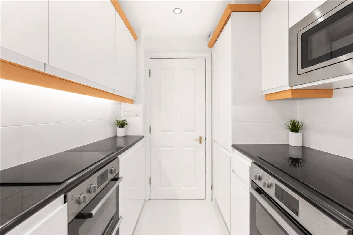 3 bedroom flat, Queens Gate, South Kensington SW7 - Available