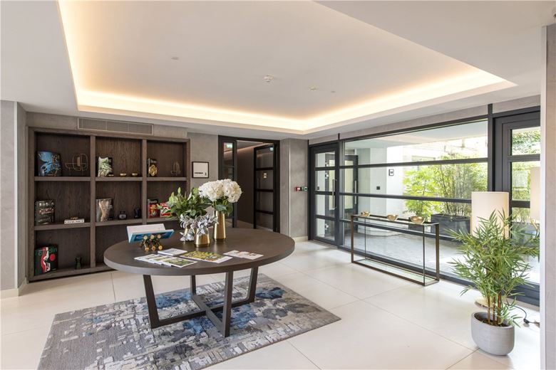 2 bedroom flat, Kensington Gardens Square, Bayswater W2 - Available