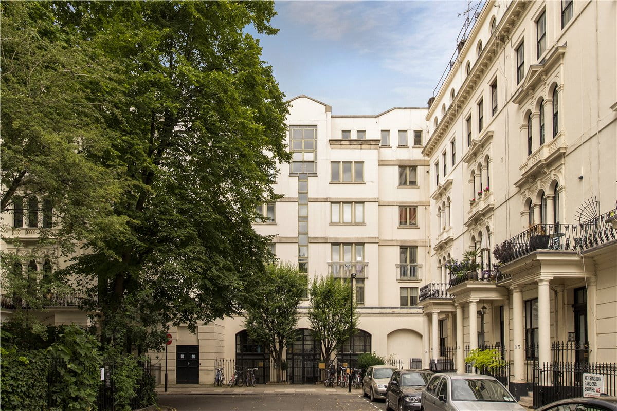 2 bedroom flat, Kensington Gardens Square, Bayswater W2 - Available
