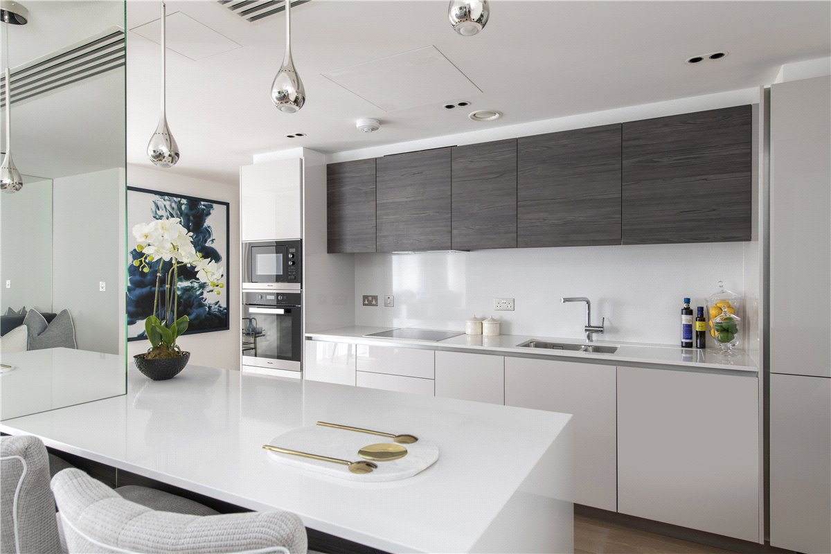 2 bedroom flat, Kensington Gardens Square, Bayswater W2 - Available