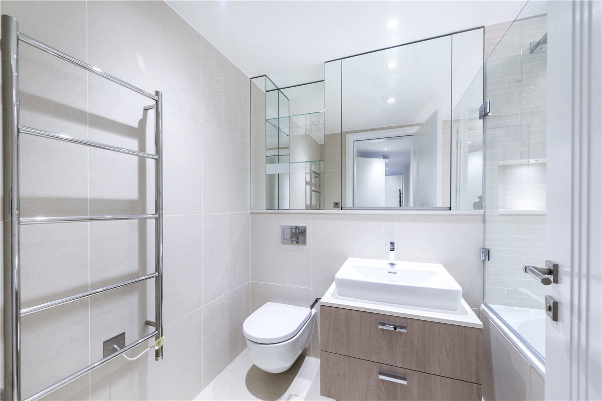 2 bedroom flat, Kensington Gardens Square, Bayswater W2 - Available