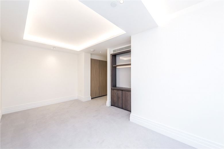 3 bedroom flat, Kensington Gardens Square, Bayswater W2