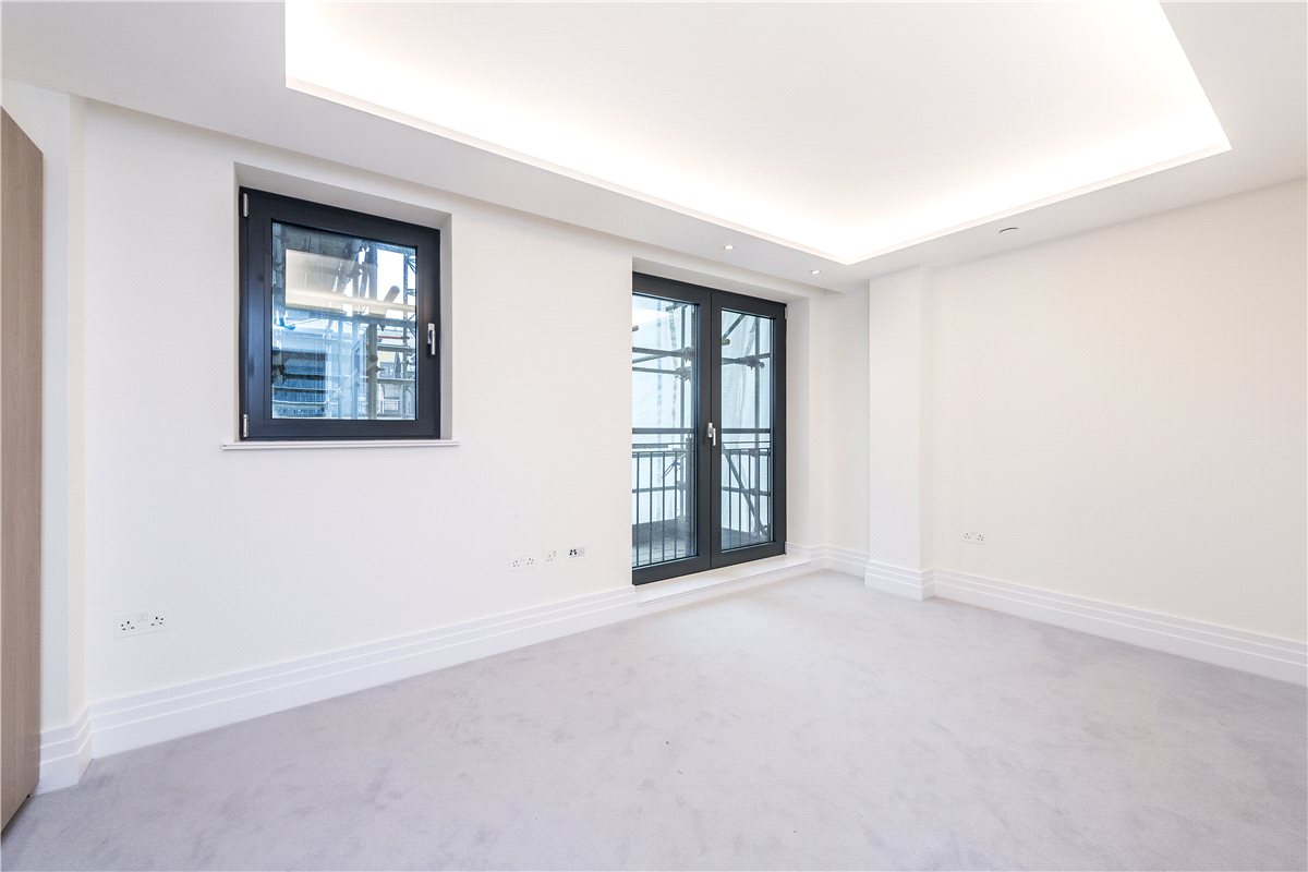 3 bedroom flat, Kensington Gardens Square, Bayswater W2