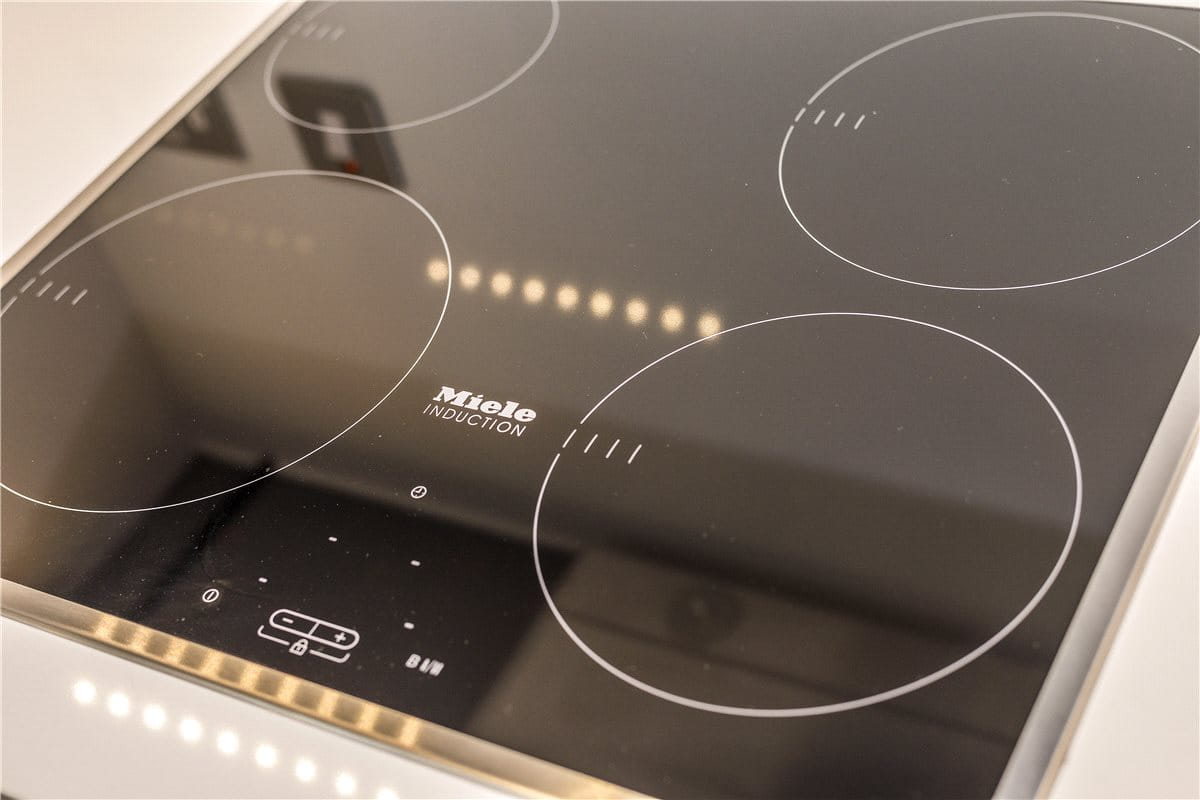 3 bedroom flat, Kensington Gardens Square, Bayswater W2