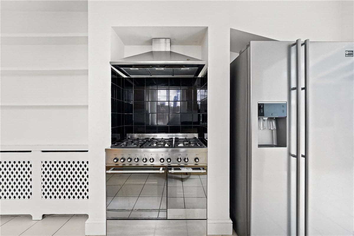 4 bedroom house, Donne Place, Chelsea SW3 - Let Agreed