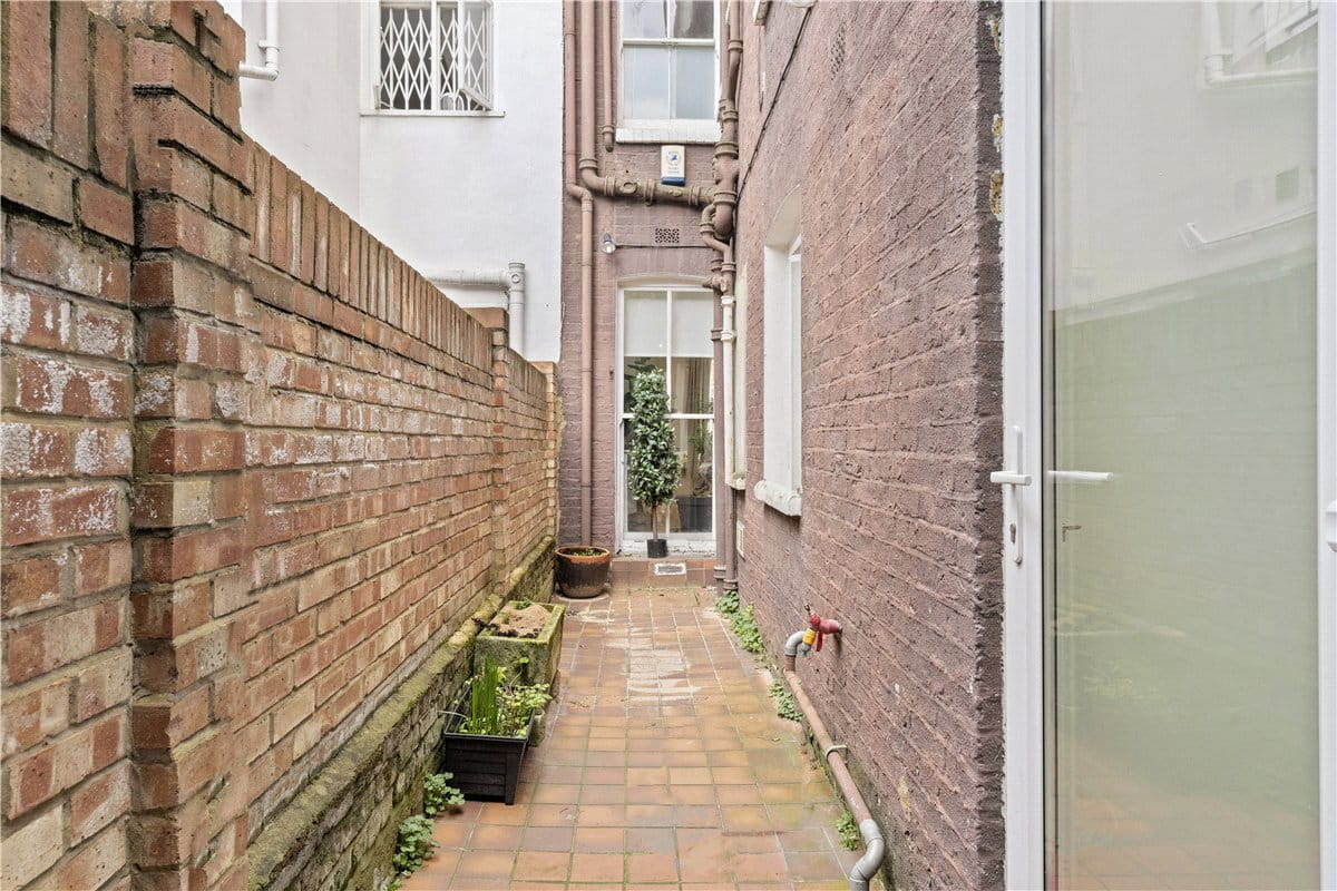 4 bedroom house, Donne Place, Chelsea SW3 - Let Agreed