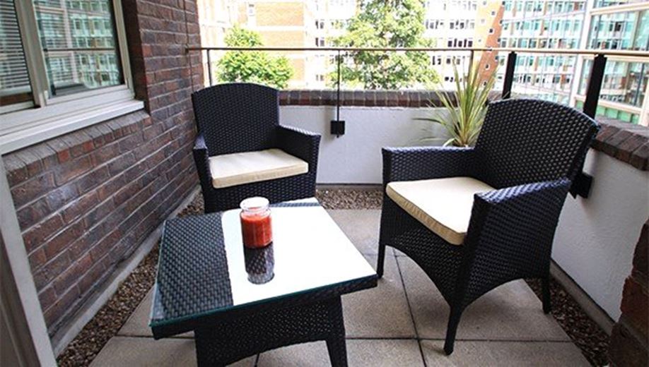 2 bedroom flat, Ebury Street, London SW1W - Available