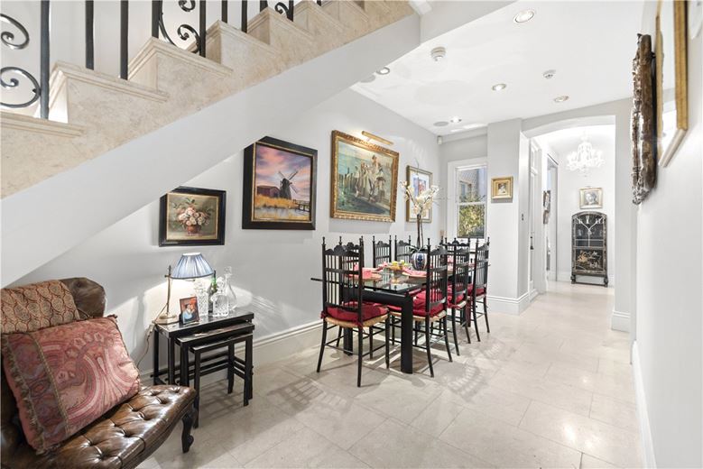 4 bedroom maisonette, Elvaston Place, South Kensington SW7 - Available