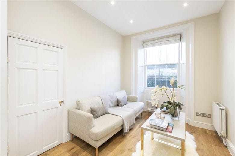 2 bedroom flat, Cromwell Road, London SW5 - Available
