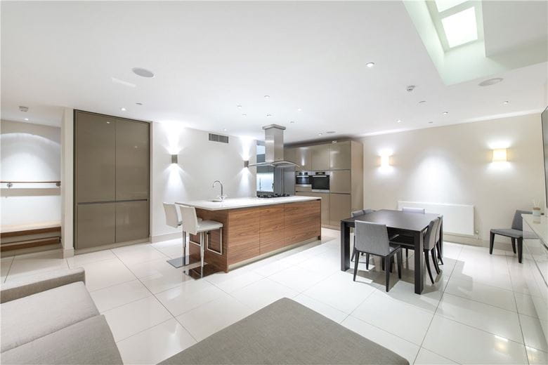 3 bedroom house, Wilton Row, Knightsbridge SW1X - Available