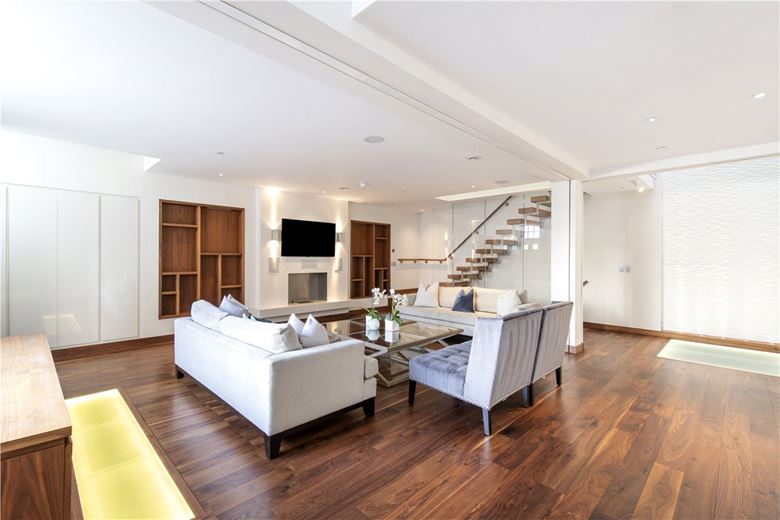3 bedroom house, Wilton Row, Knightsbridge SW1X - Available