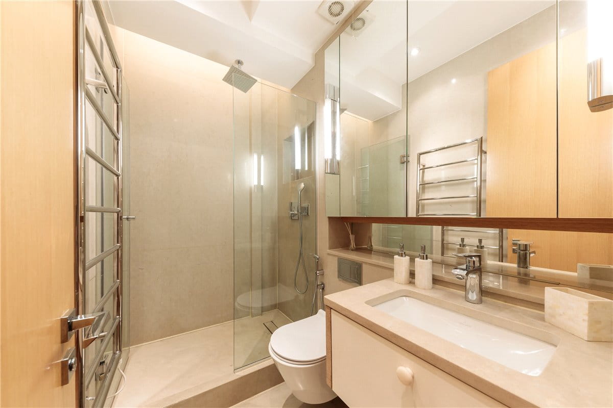 3 bedroom flat, Brompton Road, Knightsbridge SW3 - Available