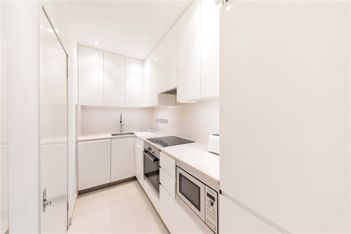 3 bedroom flat, Brompton Road, Knightsbridge SW3 - Available