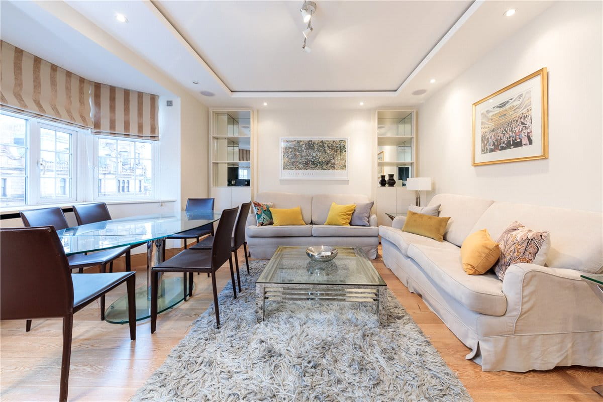 3 bedroom flat, Brompton Road, Knightsbridge SW3 - Available