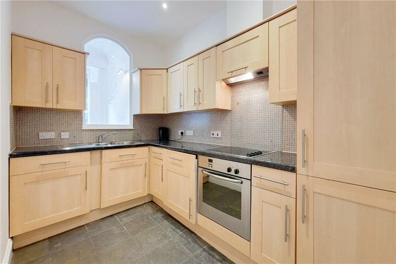 2 bedroom flat, Cornwall Gardens, South Kensington SW7 - Available