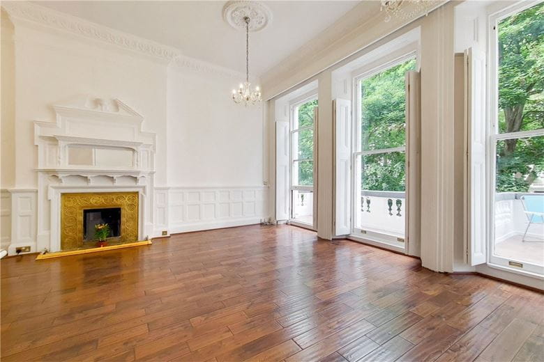 2 bedroom flat, Cornwall Gardens, South Kensington SW7 - Available