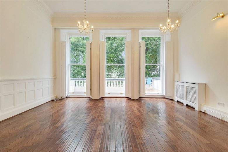 2 bedroom flat, Cornwall Gardens, South Kensington SW7 - Available