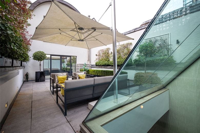 4 bedroom house, Cheval Place, Knightsbridge SW7 - Available