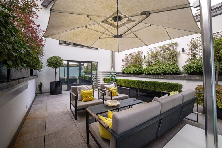 4 bedroom house, Cheval Place, Knightsbridge SW7 - Available