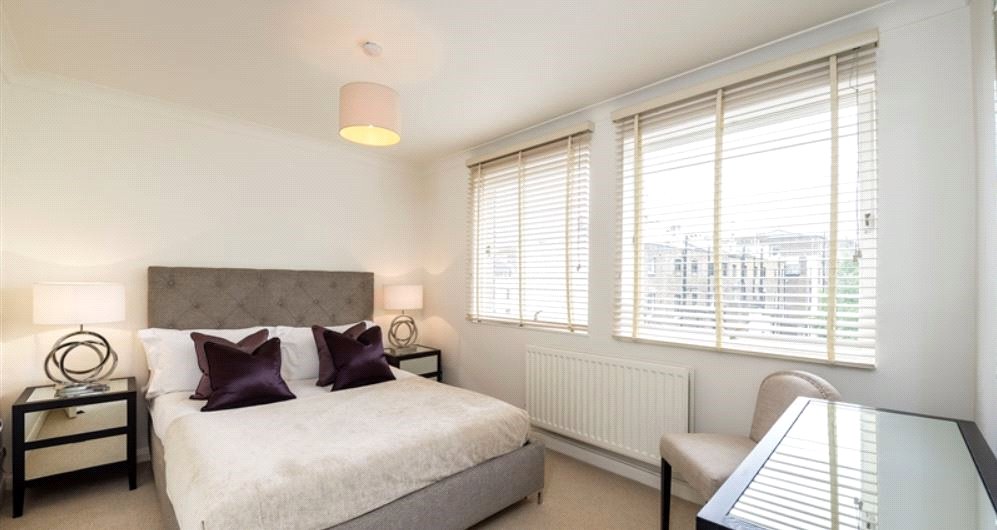 2 bedroom flat, Fulham Road, Chelsea SW3 - Available