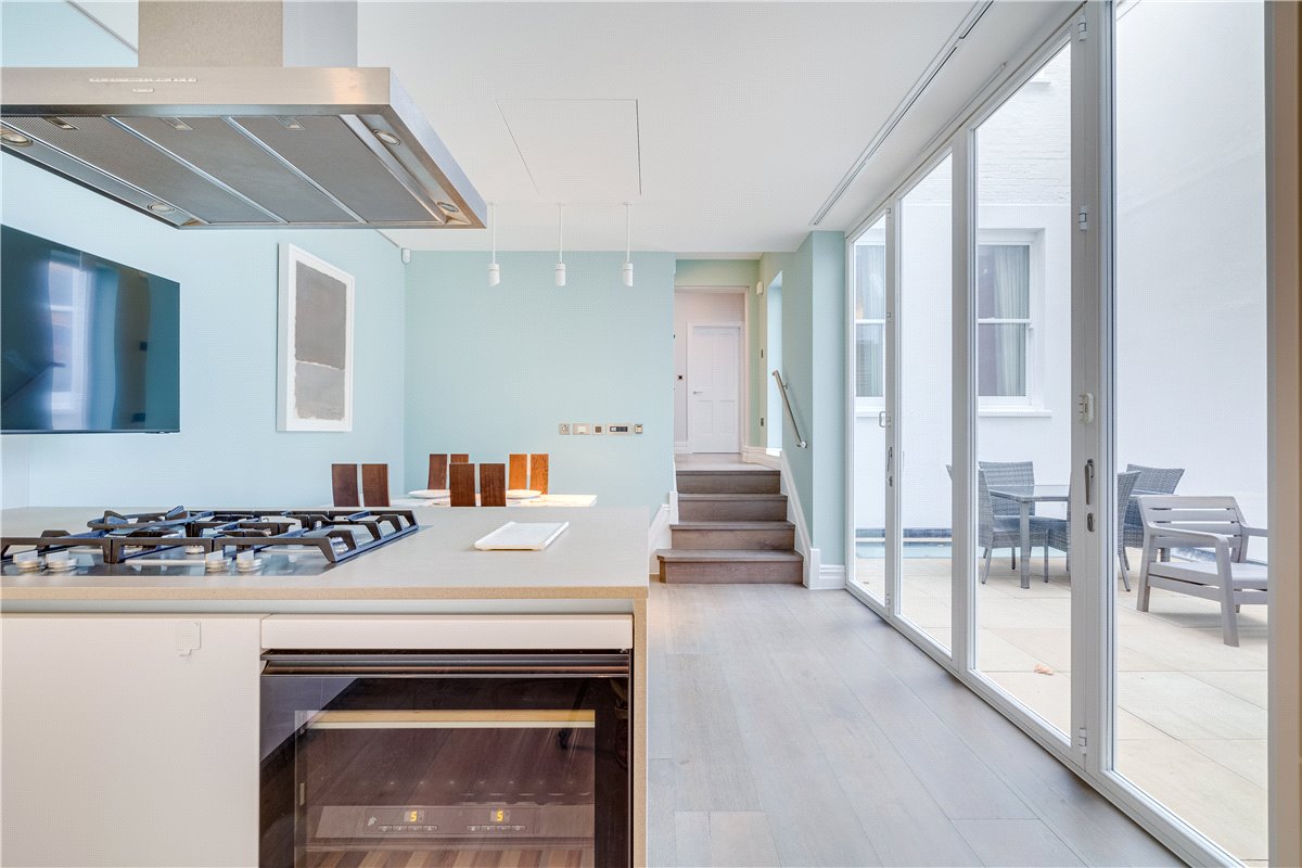 4 bedroom house, Queens Gate Mews, London SW7 - Available