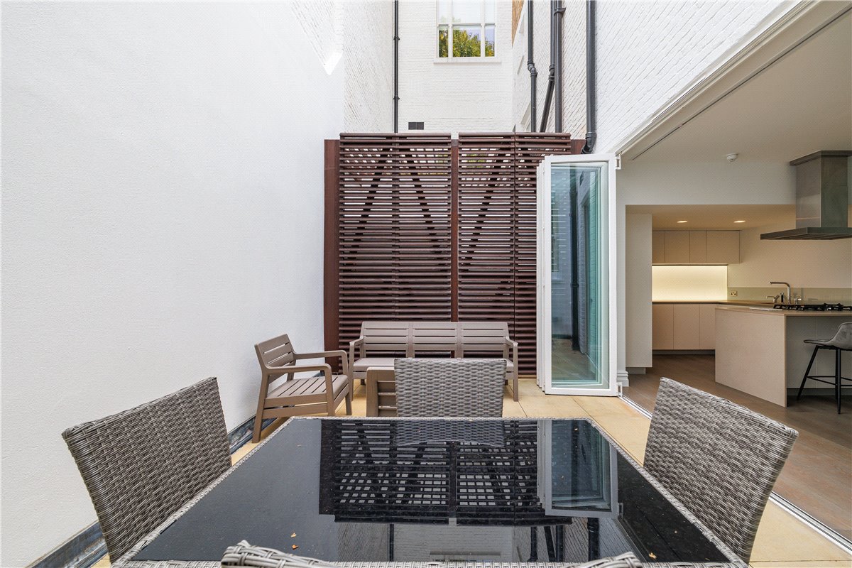 4 bedroom house, Queens Gate Mews, London SW7 - Available