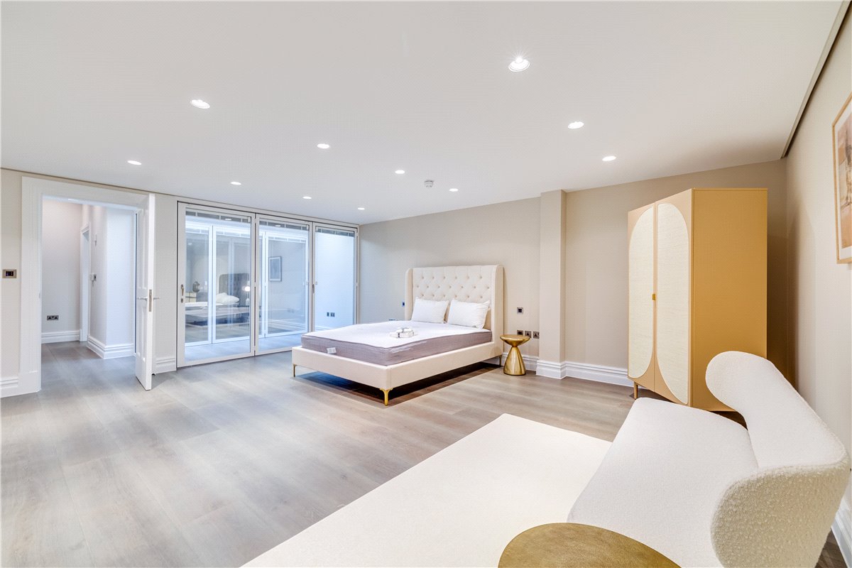 4 bedroom house, Queens Gate Mews, London SW7 - Available