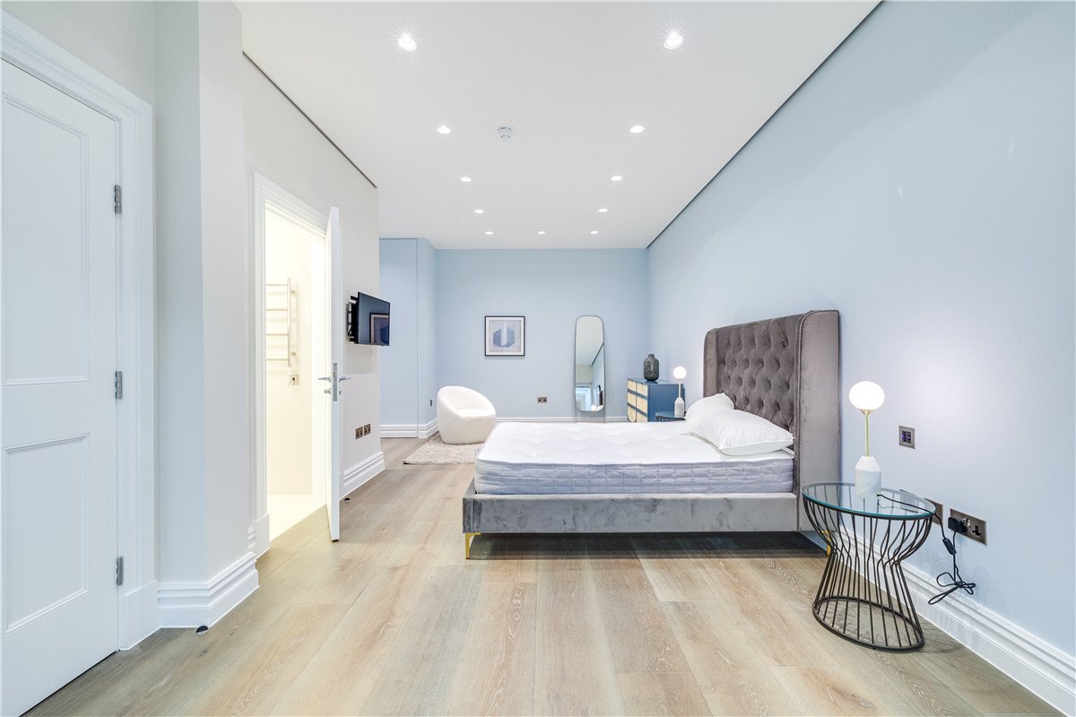 4 bedroom house, Queens Gate Mews, London SW7 - Available