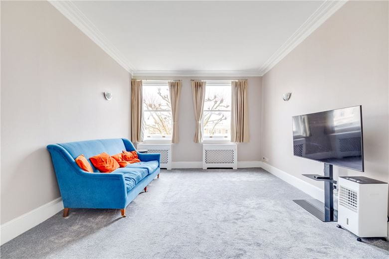 2 bedroom flat, Earls Court Square, Earls Court SW5