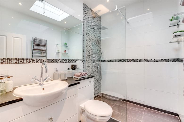 2 bedroom flat, Queen's Gate, South Kensington SW7 - Available
