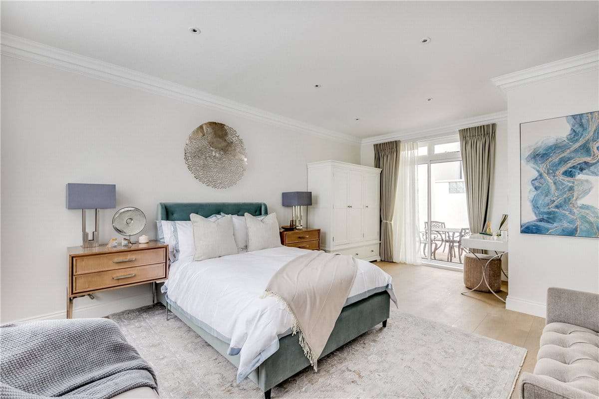 2 bedroom flat, Queen's Gate, South Kensington SW7 - Available