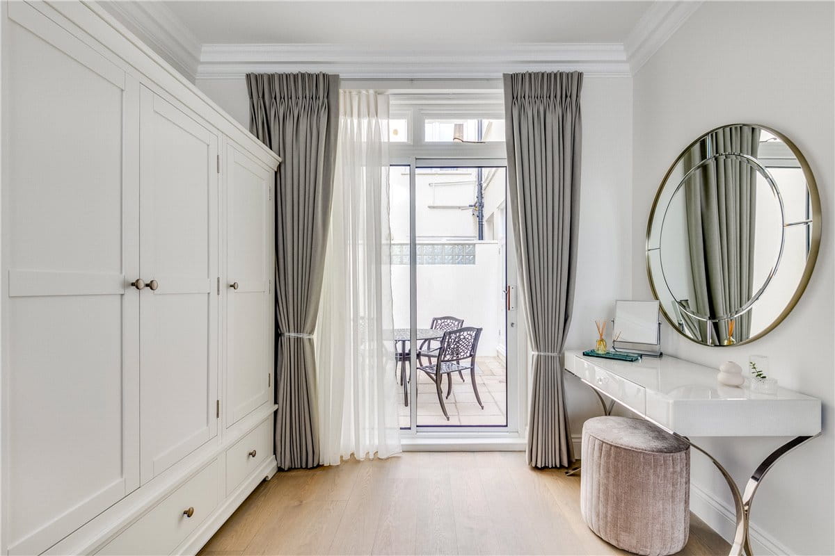 2 bedroom flat, Queen's Gate, South Kensington SW7 - Available