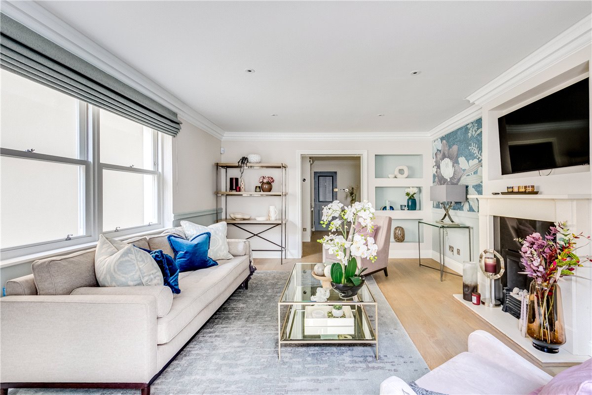 2 bedroom flat, Queen's Gate, South Kensington SW7 - Available