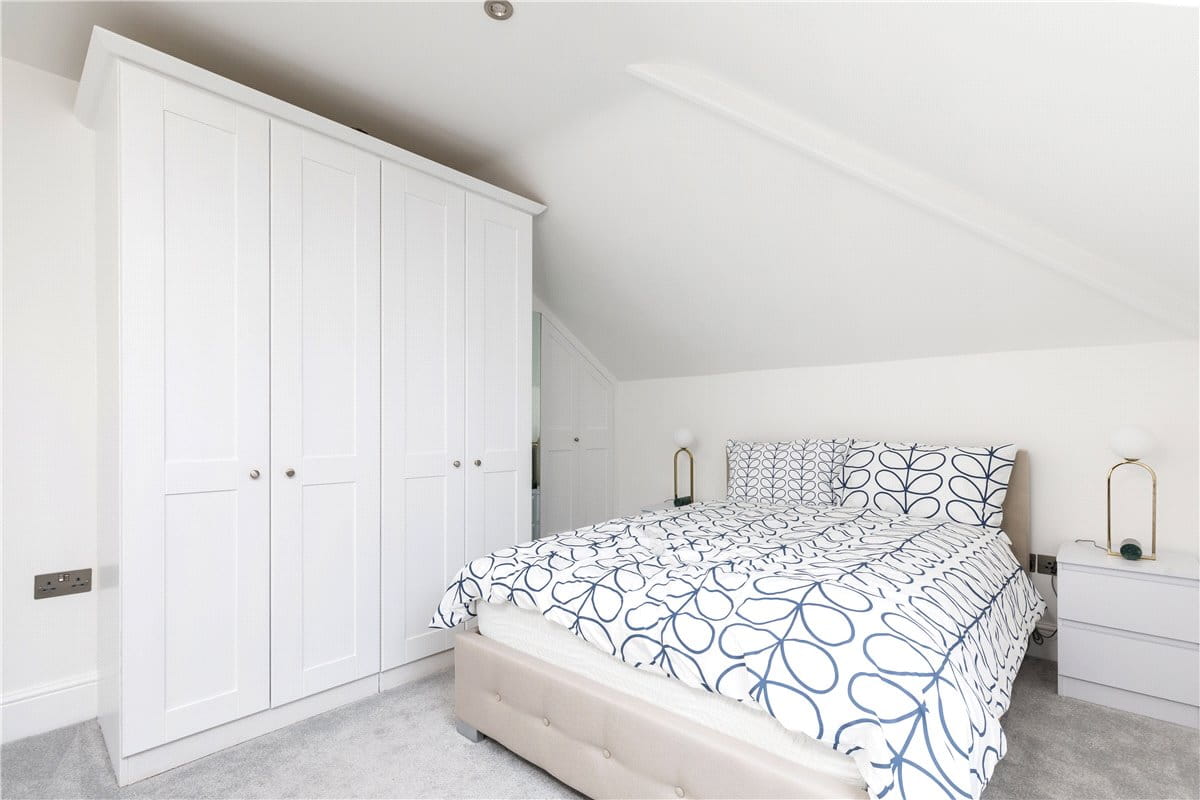 2 bedroom flat, Bolton Gardens, Earls Court SW5 - Available