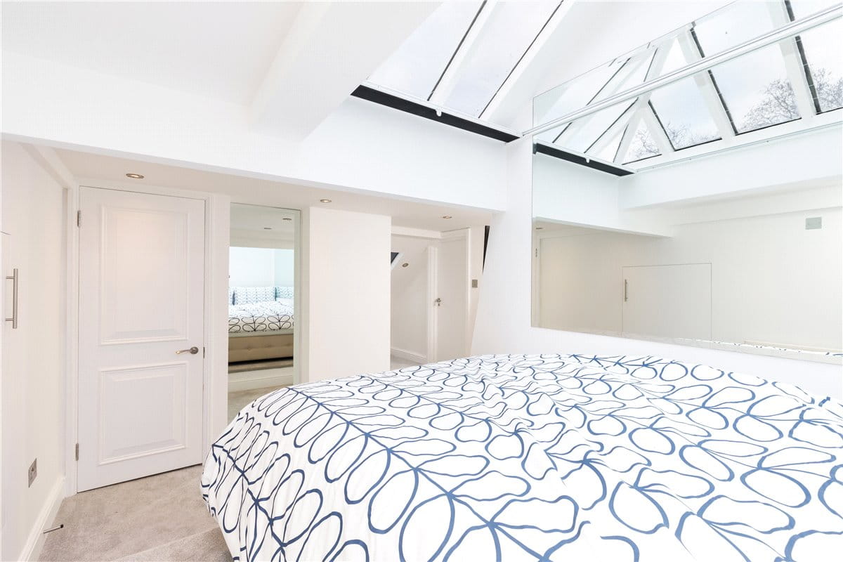 2 bedroom flat, Bolton Gardens, Earls Court SW5 - Available