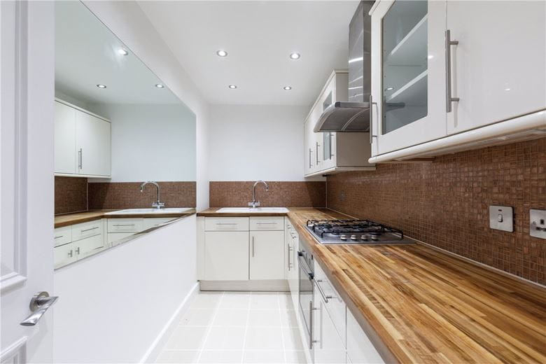 2 bedroom flat, Bolton Gardens, Earls Court SW5 - Available