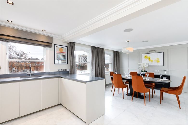 3 bedroom maisonette, Beaufort Gardens, Knightsbridge SW3 - Available