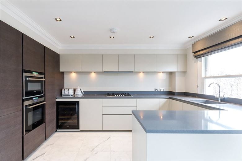 3 bedroom maisonette, Beaufort Gardens, Knightsbridge SW3 - Available