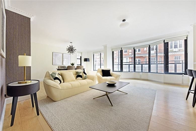 3 bedroom flat, Drayton Gardens, Chelsea SW10 - Available