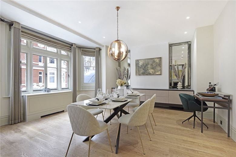 3 bedroom flat, Washington House, Basil Street SW3 - Available